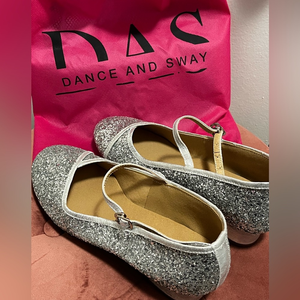 Sparkly silver dance shoes - Picture 2 of 6